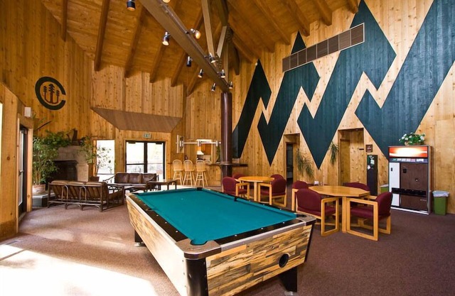 Wilderness Retreat: 3 BR, 2 BA Townhouse in Carnelian Bay, Sleeps 8