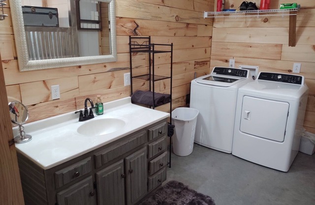 Wildlife Country Rustic Retreat