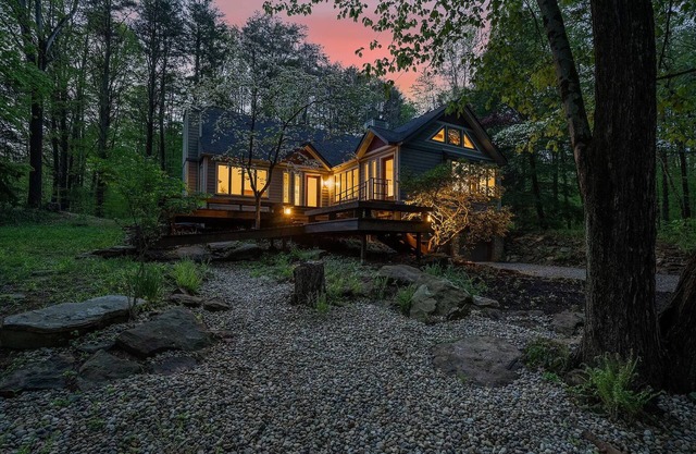"Wildwood Acres"nPeaceful Wooded Retreat