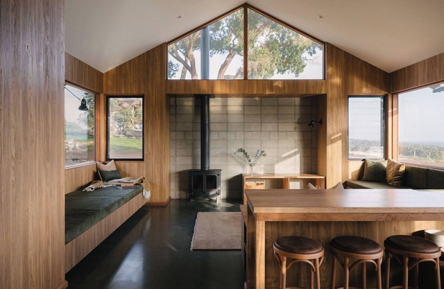 Wildwood Barn: New Luxe Home, Valley Views, Outside Bath, Firepit & Ocean Views