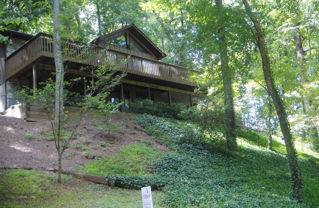 Williams Cottage/upper level on beautiful Lake Junaluska