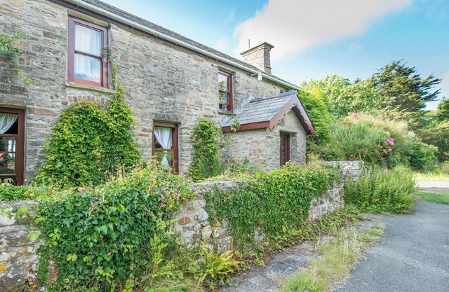 Williamston Farmhouse, Holiday Property Nr Broad Haven, Sleeps 6, 4 bedrooms, bathrooms