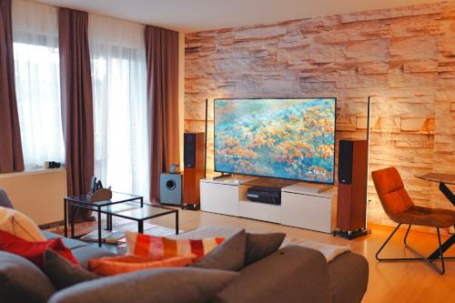 Willkommen im Taros Home - Deluxe Apartment, der Wohlfühl Oase mit Balkon, HiFi Music, Coffee, 3 Betten und Homeoffice Platz