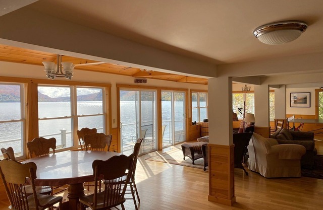 " Willogap" Lakefront house great mountain views close to two major ski area's