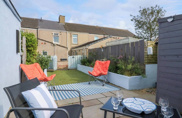 WILLOW COTTAGE, pet friendly, country holiday cottage in Haverigg