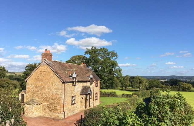 WILSTONE COTTAGE, family friendly, with open fire in Church Stretton