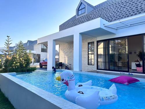 Win pool villa oxygen