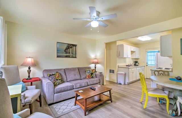 Winchester Bay Apt Near Dunes & State Parks!