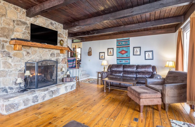 Windancer Lookout – Appalachian Mountain Views from Every Window
