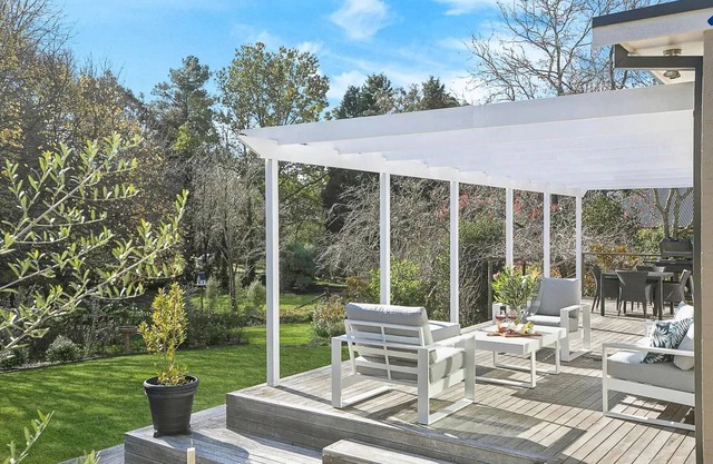 Windermere – stunning and garden setting