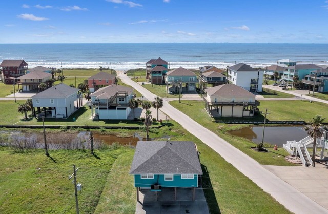 Windsical Escape - Charming 2 bedroom with gulf views and minutes to beach!
