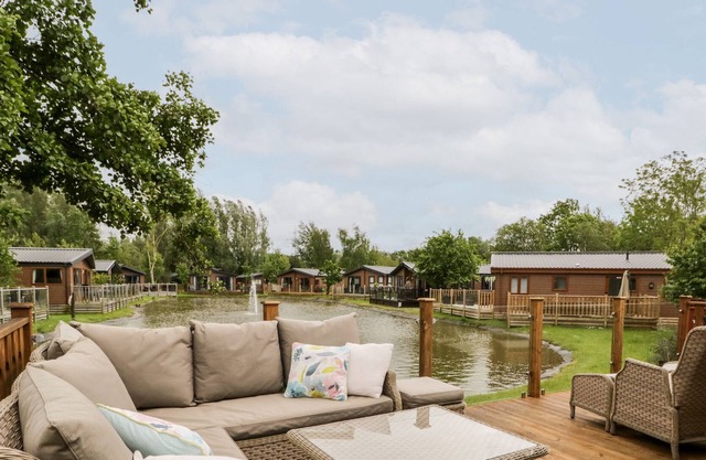 WINDSMEET LUXURY LODGE, family friendly, with a garden in Carnforth