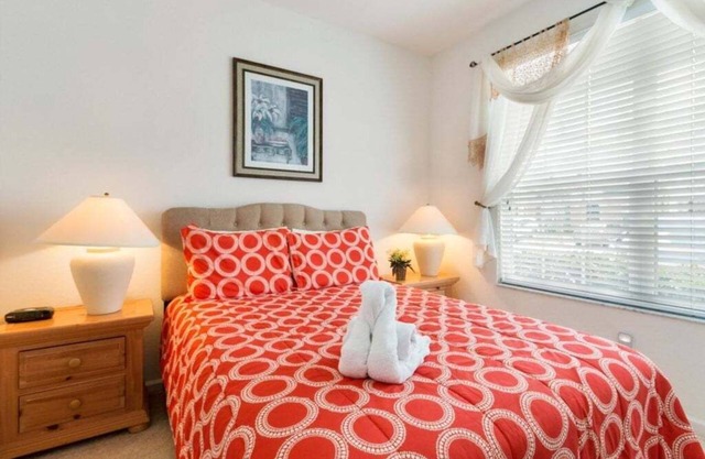 Windsor Hills Getaway: 3br, Pool, Near Disney 3 Bedroom Townhouse