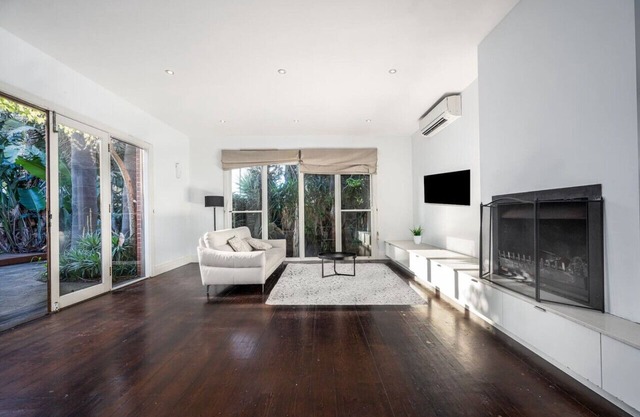 Windsor Nightlife Retreat