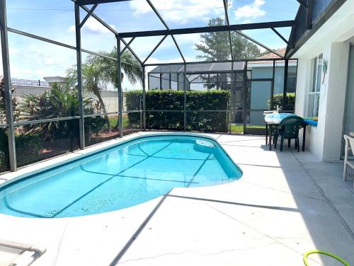 Windsor Palm Resort 3 miles to Disney 4 Bedrooms