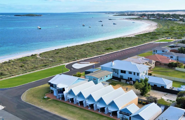 Windsurfer Beach Chalet - 2