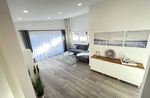 Windward modern new-build apartment near the beach *Wallbox*