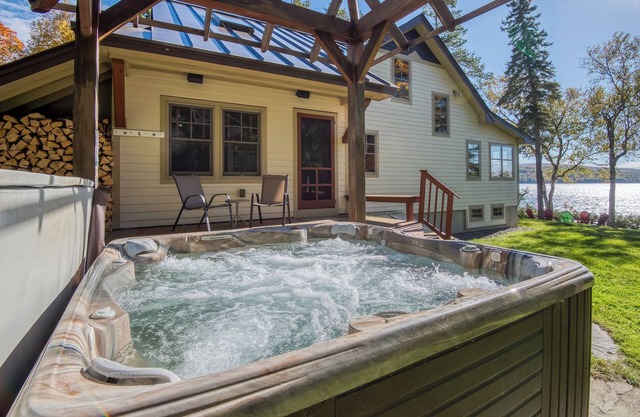 Windy Cross | Private Waterfront, Dock, Hot Tub & Ping Pong