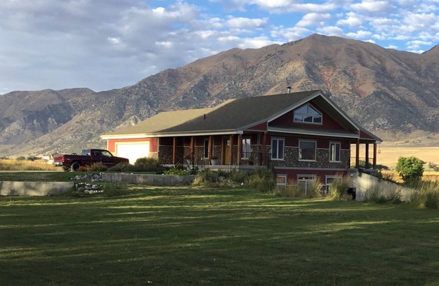 Windy Poplars Cottage (near Crystal Hot Springs)