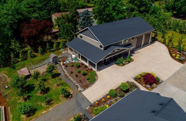 Wine and Country Vibes Throughout, Open Layout, Vaulted Ceilings, Sweet Media Setup, 5 Min 2 Newberg