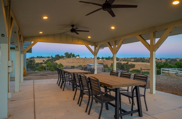 Wine Country Escape 4 BR*Two Kitchens