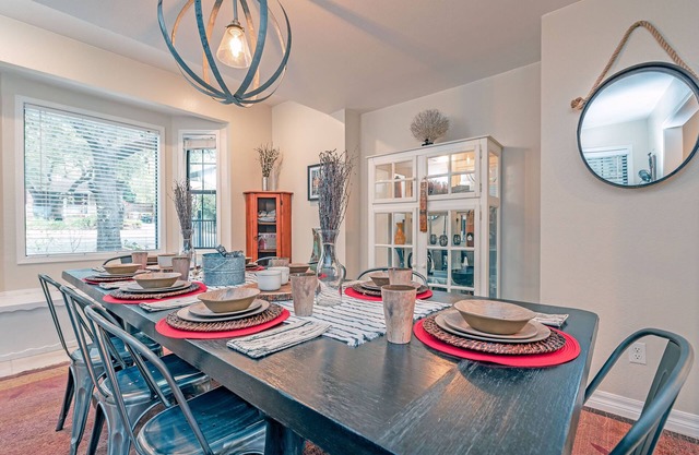Wine Country Escape with Mountain Views, Hot Tub and 4 King beds!