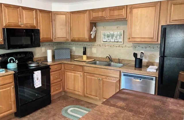 🍷Wine & WiFi✔️at Riverwalk! Full Kitchen - Parking!