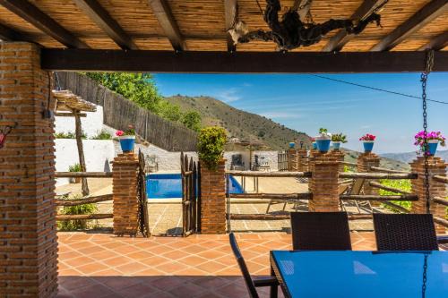 Winehouse with big Pool, BBQ, WiFi, Close to Málaga