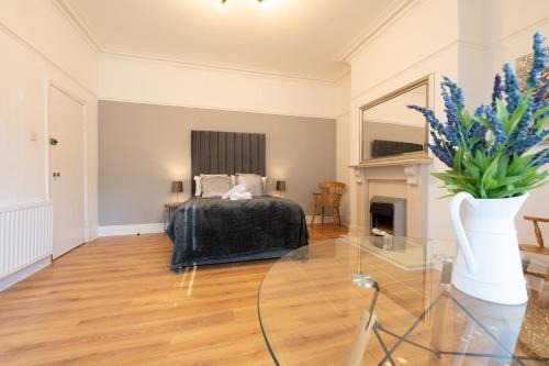 Wingrove 5 Bdrm Large House Free Parking and Wifi