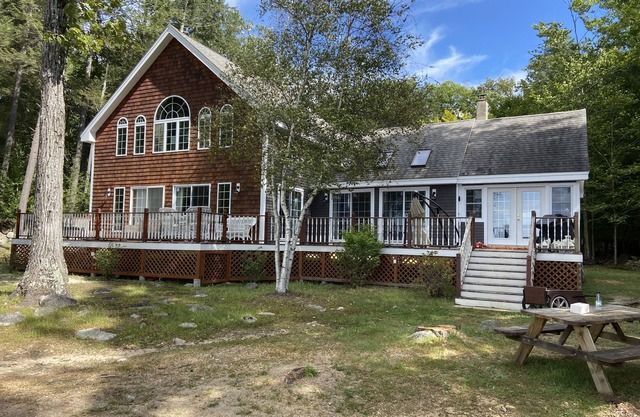 Winnipesaukee, 4BR Dow Island Waterfront, Beach, Spectacular Sunsets, Need Boat