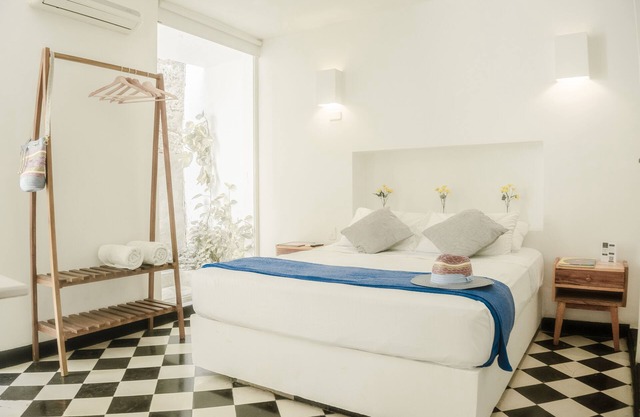 Winsome Room With Pool at a Colonial House