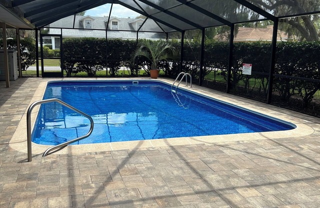 Winter Haven, FL Pet Friendly Residential Retreat