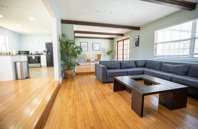 Winter Park Charmer - Heated Pool Home - Close to everything