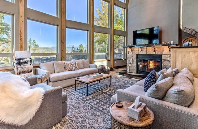 Winter Park/Granby Chalet w/ Mtn View & Hot Tub!