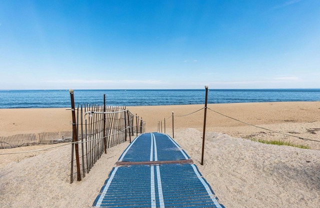 WINTER RENTALS NOW ACCEPTED! Summer Cottage Fun! Minutes from the Beach