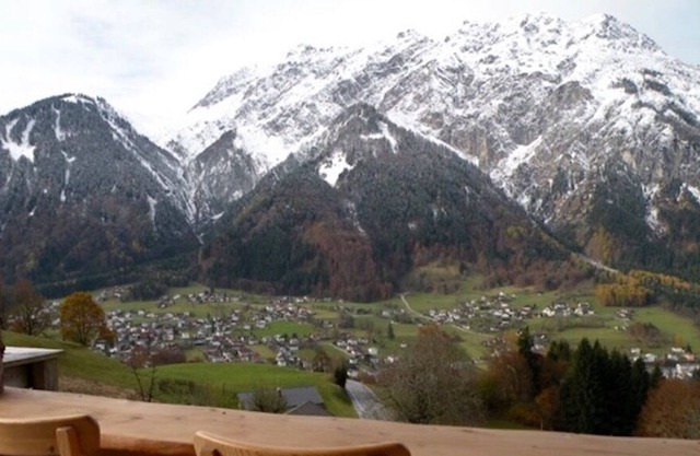 Winter sun, spectacular mountain views, close to all ski areas