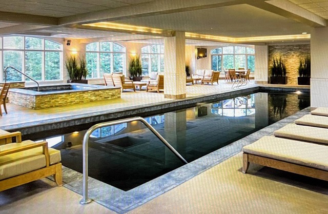 Winter Wonderland Luxury 2-bedroom lodge steps from the ski lifts in BC Village