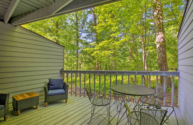 Wintergreen Resort Studio w/Deck & Ski-Out Access