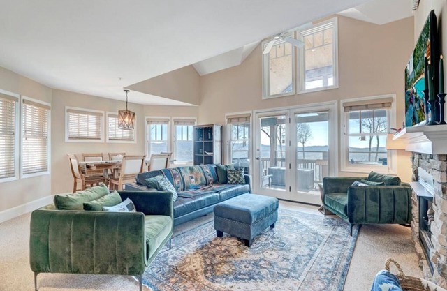 Wintergreens R131- Mountain Condo, Mountain View, Gated Resort, Indoor/Outdoor Pools and Hot Tub,.
