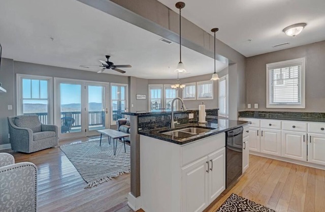 Wintergreens R1612- Mountain Condo, Mountain View, Gated Resort, Indoor/Outdoor Pools and Hot T.