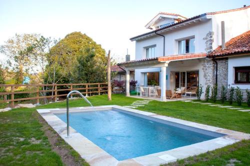 Wishome - Casa nueva piscina climatizada cerca de Comillas