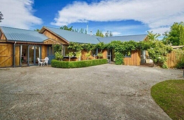 WISTERIA LODGE - CLOSE TO LAKE AND CROMWELL OLD TOWN in Cromwell
