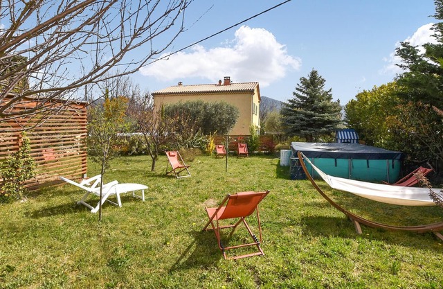 With a beautiful view of Mont Veoux welcomes this bright cottage with inviting garden.