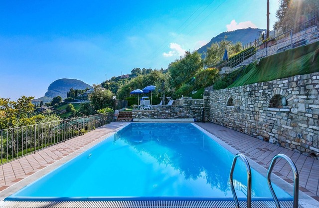With a panoramic view and pool – Apartment Elka 7