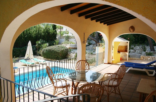 With air conditioning! House, large garden, pool, BBQ grill, terrace, suitable for small children