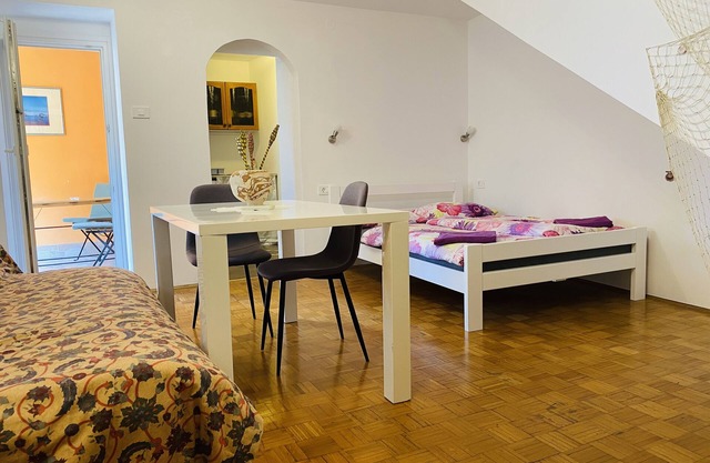 With Balcony - Renovated, Piran Old Town Near Sea