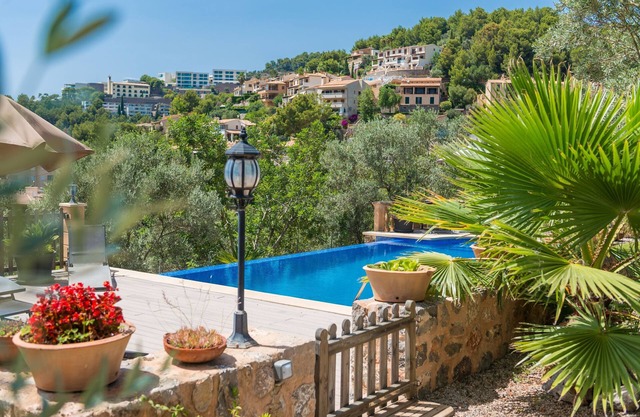 With fantastic mountain views and pool - Villas Ca'n Tamany and Ca'n Baixo
