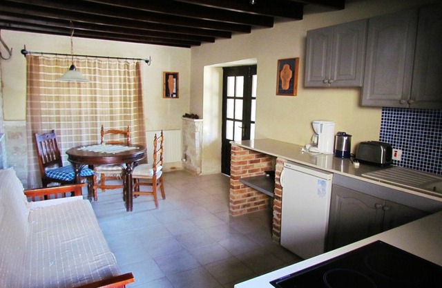 With Kitchen 1BDR apartment #3 Mespilo