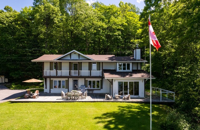 With nods to European & Tudor styling, Vana cottage is your intercontinental gem
