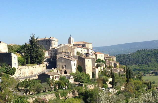 With Optic fibre Wifi, stunning location, pool and walking distance to village